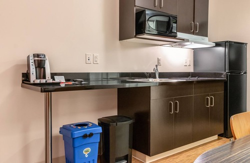 Headingley Hotel | Motel 6 Headingley, MB - Winnipeg West