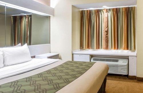 Tillmans Corner Hotel | Motel 6-Mobile, AL