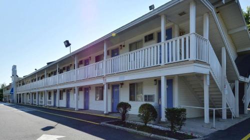 Nashua Hotel | Motel 6-Nashua, NH