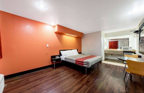Arena District Hotel | Motel 6 San Antonio, Tx - Frost Bank Center