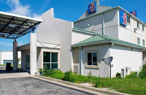 Hayden Hotel | Motel 6-Seymour, IN - North