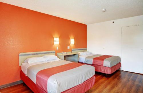 South Glastonbury Hotel | Motel 6-Wethersfield, CT - Hartford
