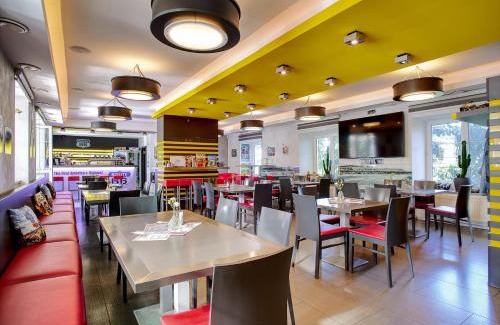 Cechy Hotel | Motel Route66
