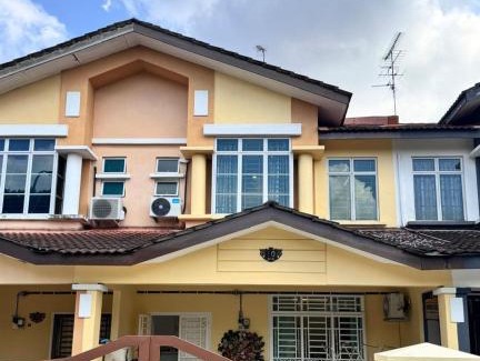 Taman Mount Austin House | Mount Austin JB Homestay 3 beds Free 2-3 Car Parks