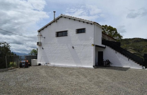 Pizarra Apartment | Mount Tatum apartments! A short drive to el chorro lakes