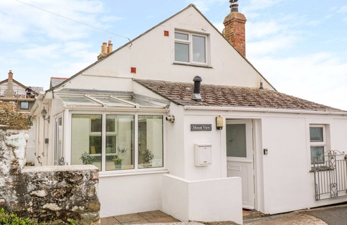 Marazion House | MOUNT VIEW COTTAGE, pet friendly, country holiday cottage in Marazion