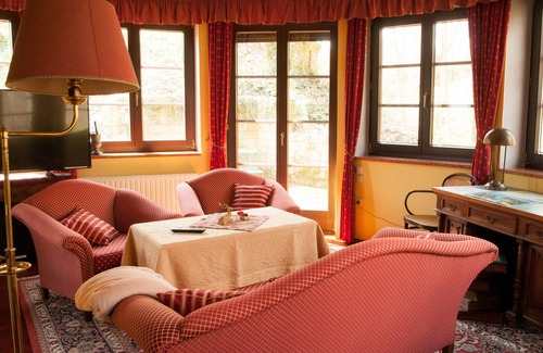 Altmuenster Apartment | Mountain View penthouse suite with wooden cabin/sauna/Netflix