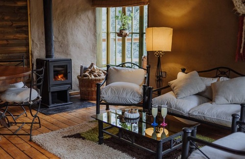 San Alfonso Cabin | Mountain Cabin with Wood-Burning Stove in Cajon del Maipo Chile