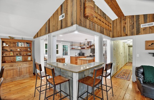 Candler Cabin | Mountain Cabin- Check out our 360 tour, QR code in the photos!