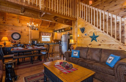 Chalet Village Cabin | MOUNTAIN COVE CABIN- LUXURY, PET FRIENDLY CABIN- POOL TABLE/HOT TUB/FIRE PIT