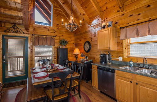 Chalet Village Cabin | MOUNTAIN COVE CABIN- LUXURY, PET FRIENDLY CABIN- POOL TABLE/HOT TUB/FIRE PIT
