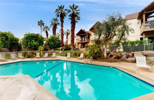 Indian Wells Hotel | Mountain Cove Modern