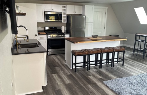Rogue River Apartment | Mountain creekside retreat Unit A
