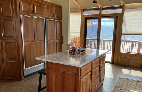 Andrews House | Mountain Dream Home with Breathtaking View, Swimming Pool and Hot Tub