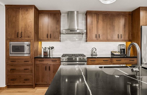 Canmore Apartment | Mountain Dreams Penthouse | Hot Tub & Panoramic Views | New in Spring Creek