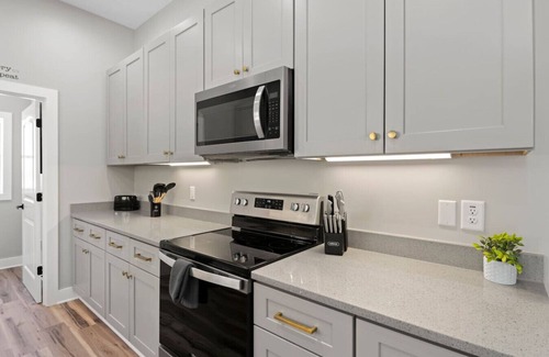 Sylva Condo | Mountain Escape, Balcony, Grill, and View!