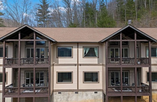 Sylva Condo | Mountain Escape, Balcony, Grill, and View!