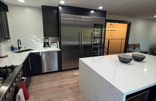 Tahoe Island House | Mountain Gem, large house perfect for families.