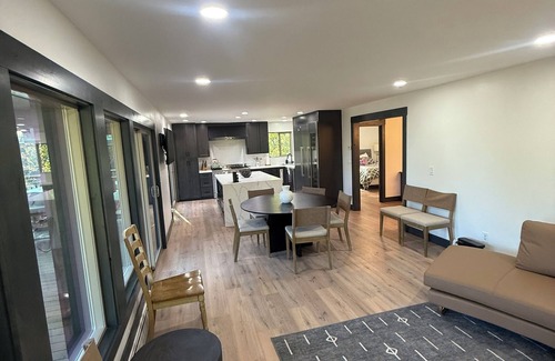 Tahoe Island House | Mountain Gem, large house perfect for families.