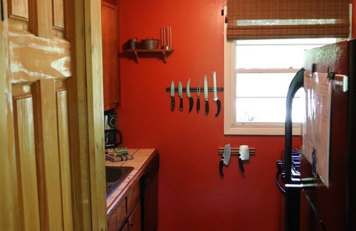 Candler Cabin | Mountain Getaway For Couples! 17 miles to Asheville, Pet Friendly, Hot Tub