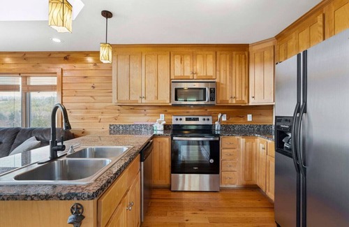 Fleetwood House | Mountain Getaway near Boone, Hot Tub, and Gorgeous Views!
