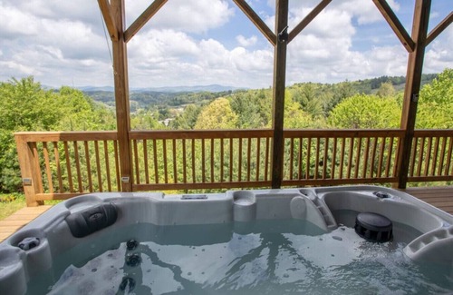 Fleetwood House | Mountain Getaway near Boone, Hot Tub, and Gorgeous Views!