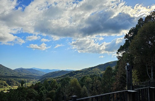 Bakersville House | Mountain Getaway