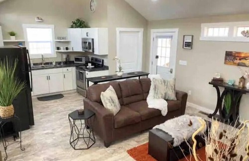 Horse Shoe House | Mountain Hideaway - HOT TUB