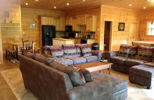 Blairsville House | Mountain Lakefront Log Cabin on Lake Nottely in Blairsville and near Blue Ridge