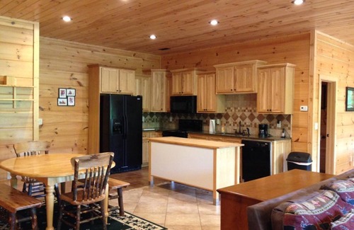 Blairsville House | Mountain Lakefront Log Cabin on Lake Nottely in Blairsville and near Blue Ridge