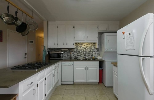 Kenilworth House | Mountain location. Five minutes to downtown.