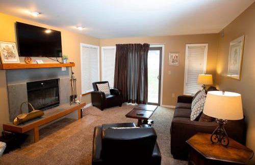 Ludlow Apartment | Mountain Lodge at Okemo-1Br Newly Renovated condo