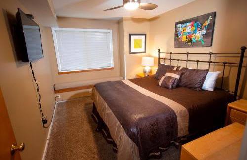 Ludlow Apartment | Mountain Lodge at Okemo-1Br Newly Renovated condo