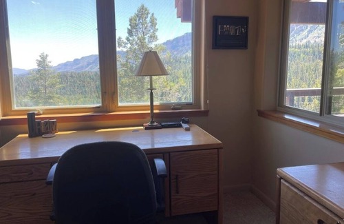 Columbine Lake House | Mountain Lodge - Two Master Suites, new Hot Tub, Pets, only a mile to Ski Area
