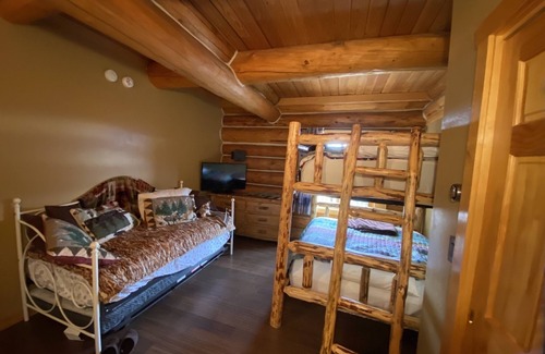 Bailey Cabin | Mountain Luxury Log Lodge- pickleball court, swim spa, sauna, pool table, VIEWS!