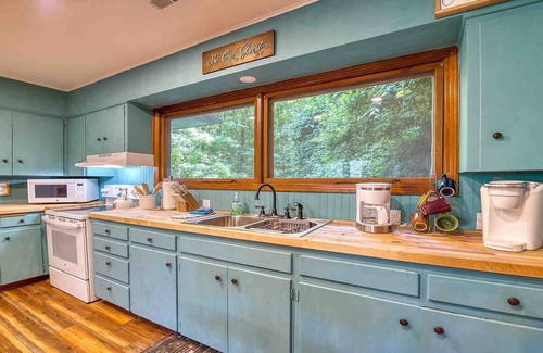 Maggie Valley Cottage | Mountain Magic-Peaceful, Cozy, Pet-Friendly Escape