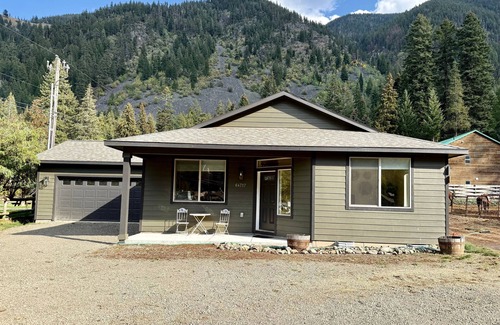 Joseph House | Mountain Meadow Retreat Private Hot Tub-near lake