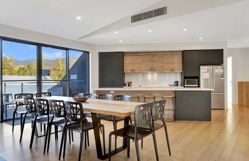 Bright House | Mountain Mist Retreat - 5 Bedrooms