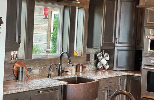 Elmo House | Mountain Modern Family 6-Acre Luxury Home w/Lake View & Nearby Lake Access
