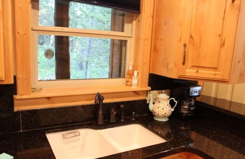 Rea Cabin | Mountain Pines Luxury Cabin 3 Bedrms+Hot Tub+WiFi