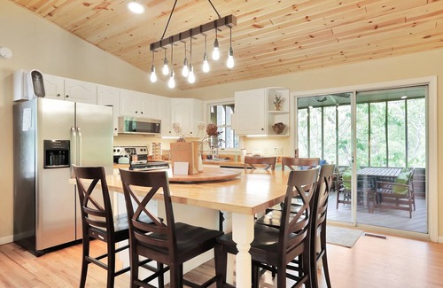 Basye Cabin | Mountain Resort Cabin with Hot Tub "Lazy Basye"