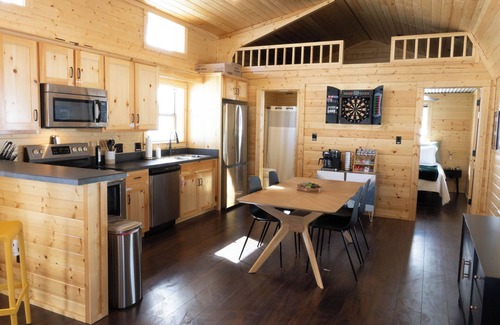 Fairplay Cabin | Mountain retreat I Hot Tub l Views l Cozy & Clean l Dog-friendly l Near Breck
