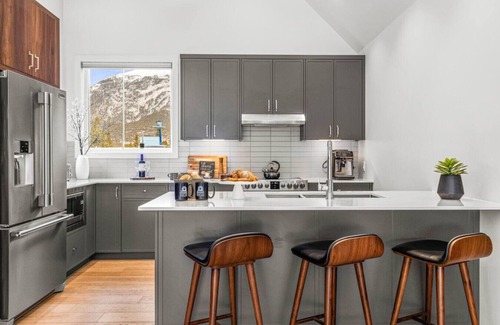 Canmore Condo | Mountain Retreat: Spacious 3BR w/Spectacular Views