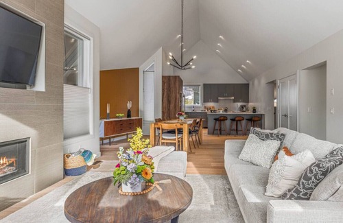 Canmore Condo | Mountain Retreat: Spacious 3BR w/Spectacular Views