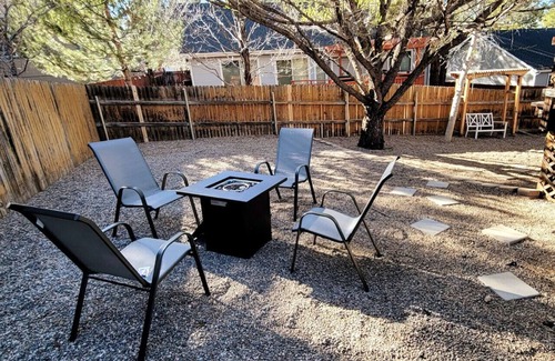 Ponderosa Trails House | Mountain Retreat w/Foosball/Game Table + Fireplace!