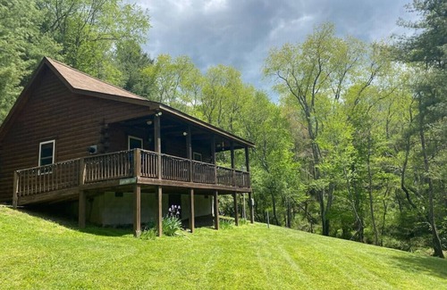 Piper Gap Cabin | Mountain Song Log Cabin/Starlink Wifi, Trout Stream🐟, Near I-77 & BR Parkway🌄