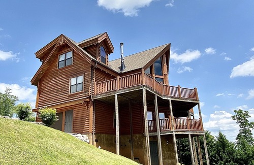 Rock Harbor House | MOUNTAIN TOP CABIN WITH PARTNERING MARINA ON NORRIS LAKE