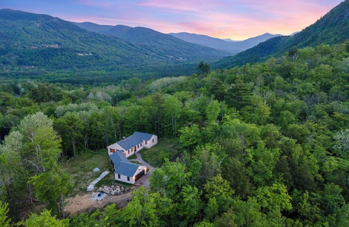 Bartlett House | Mountain Top Hideaway 10 Min to North Conway & 5 Min Saco River, pet friendly
