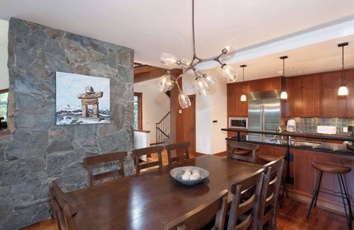 Nordic Estates House | Mountain townhouse w/ski access