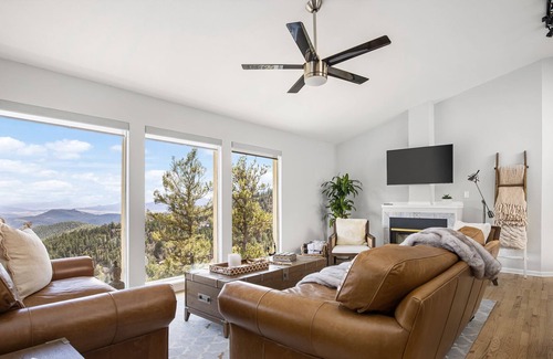 Richmond Hill Corridor Cabin | Mountain Unique View